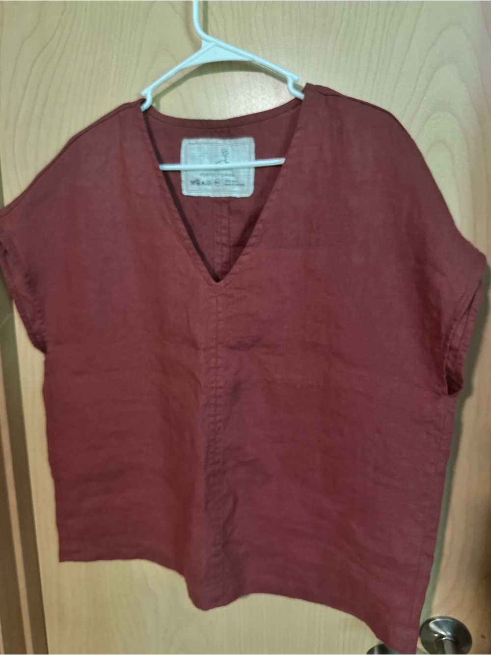 notPERFECTLINEN Malta Boxy V-Neck Linen Top size M/L in Marsala Red